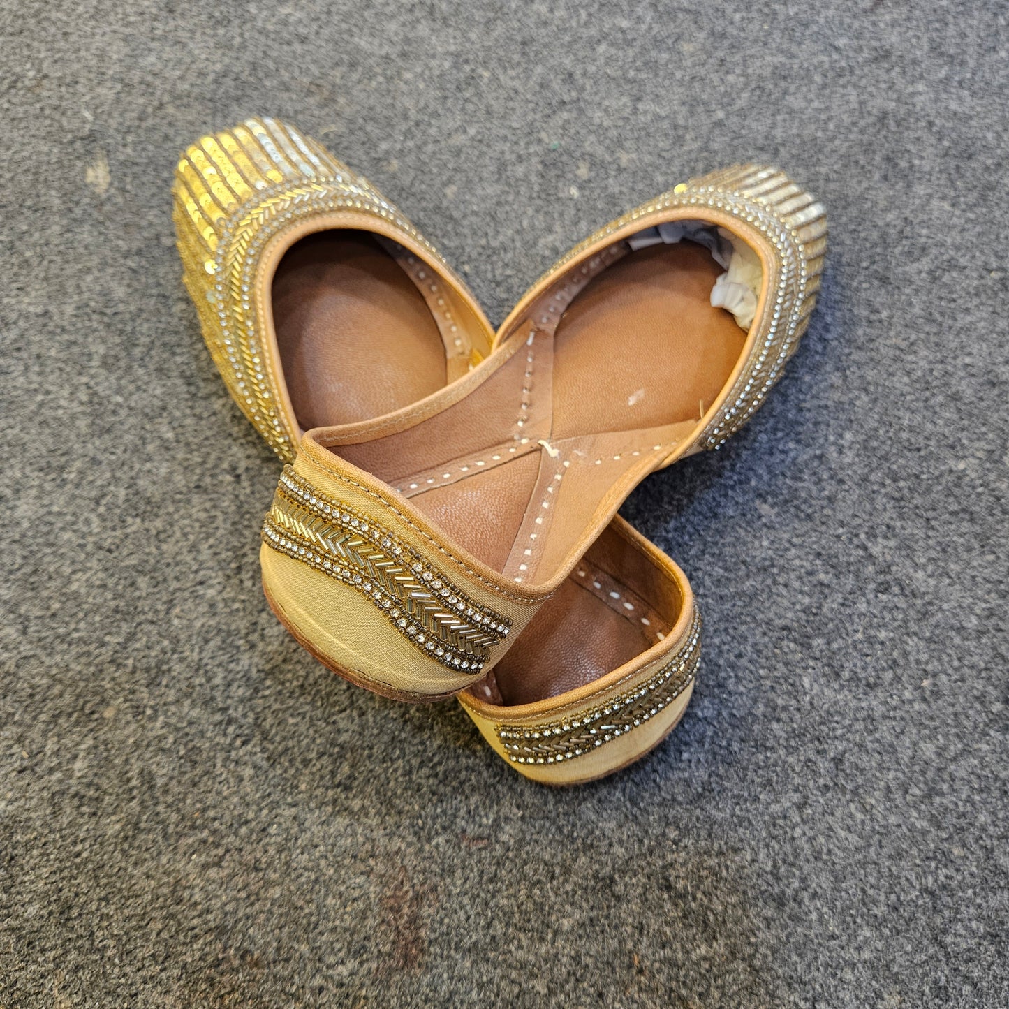 Golden Style Punjabi Jutti