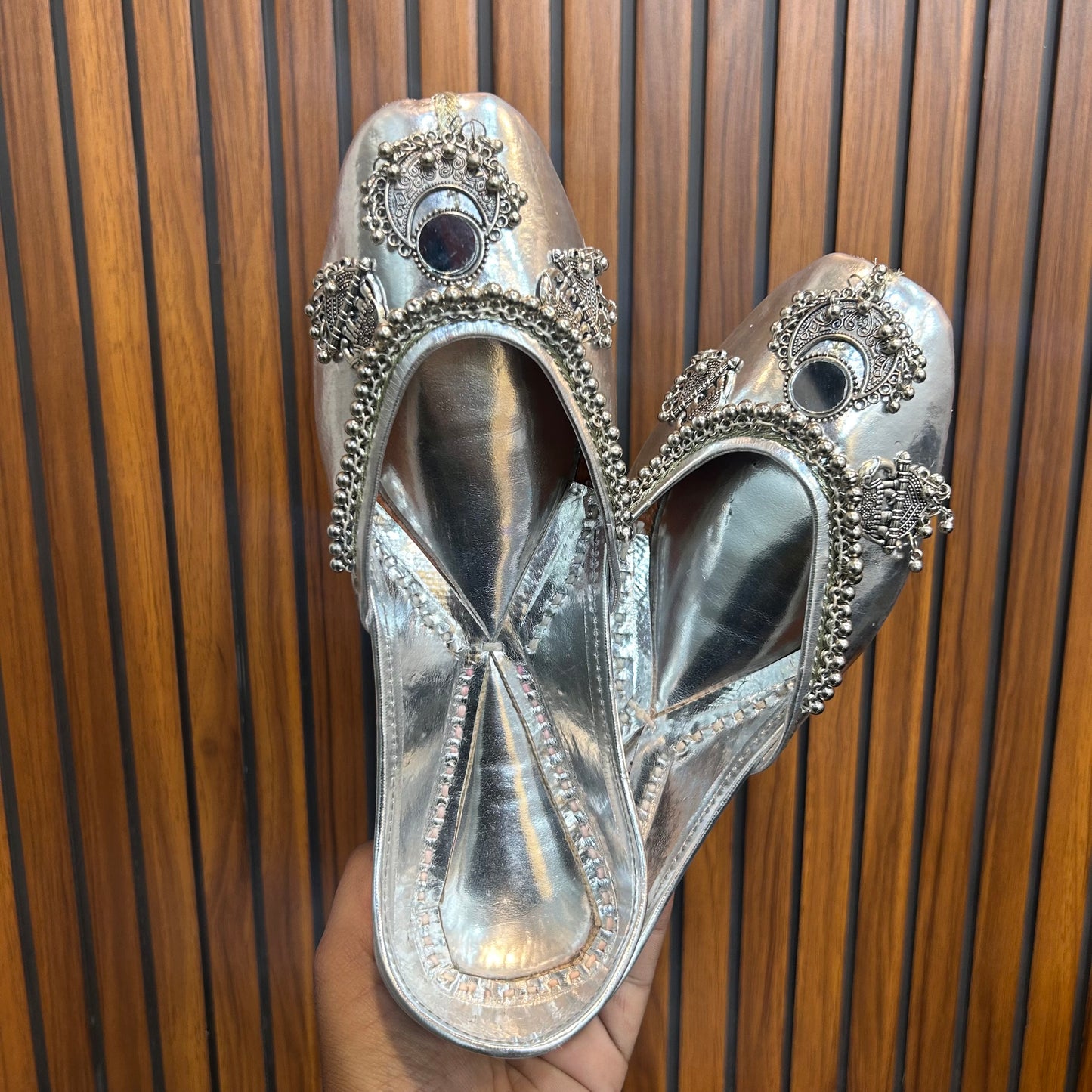 Silver Metallic Punjabi Jutti
