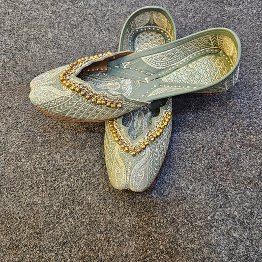 Cut work Olive Green Punjabi Jutti with Gungroos
