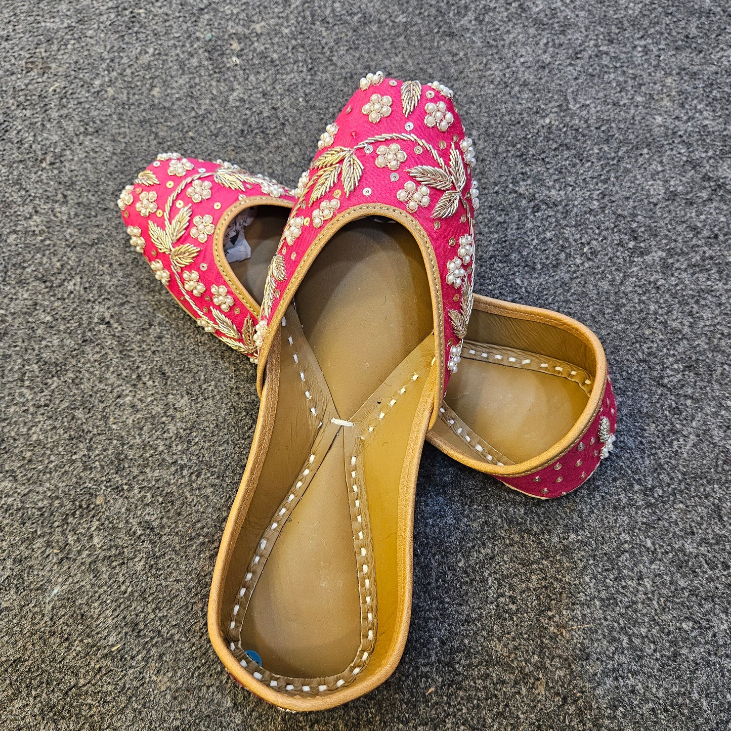 Rani Dabka Leather Punjabi Jutti