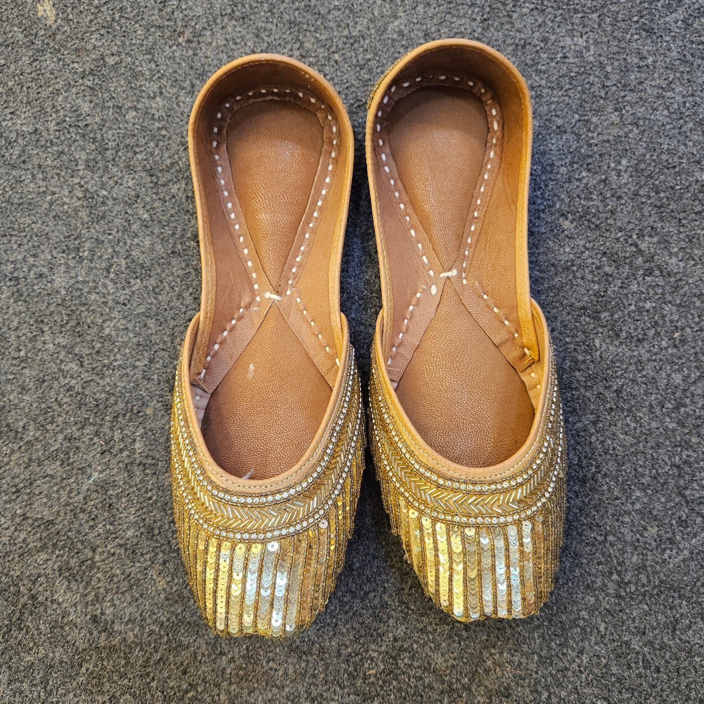 Golden Style Punjabi Jutti