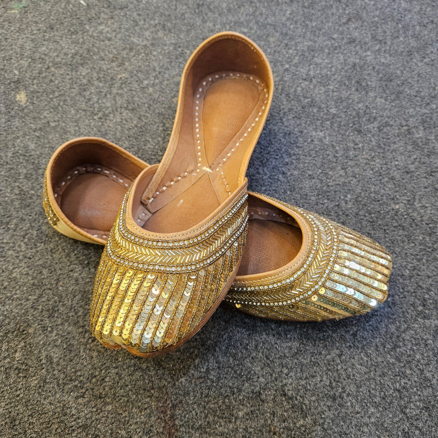 Golden Style Punjabi Jutti