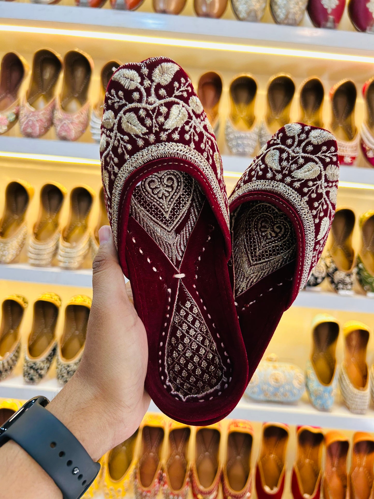 Velvet Kadai Punjabi Jutti