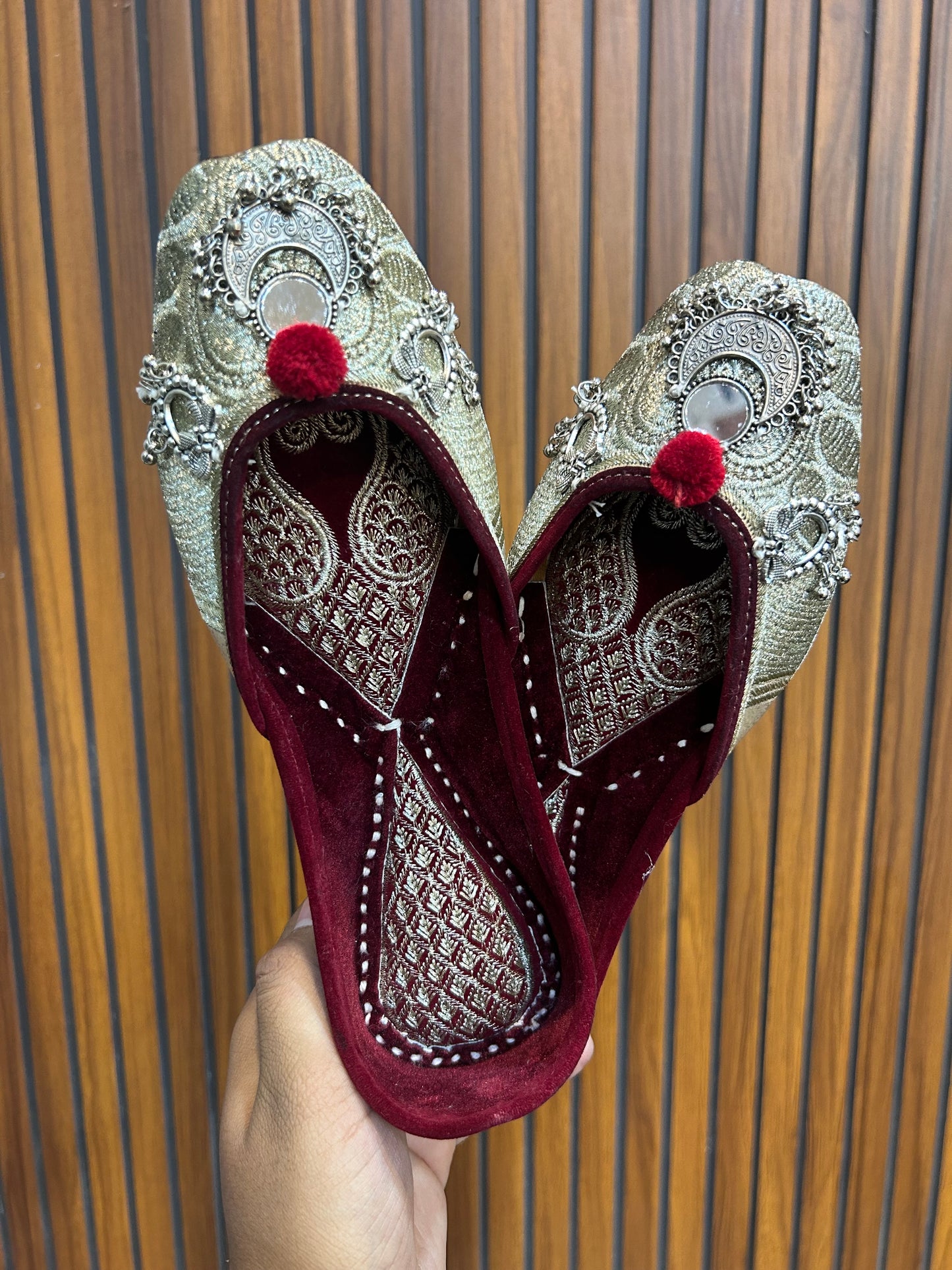 Lahori Style Punjabi Jutti with antique Jewellery