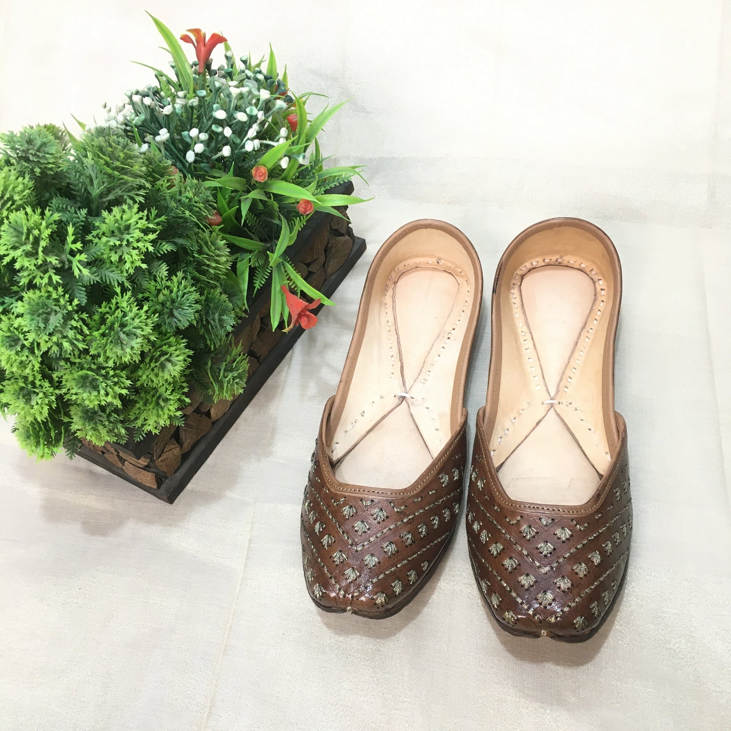 Brown Leather Casual Punjabi Jutti U-shape