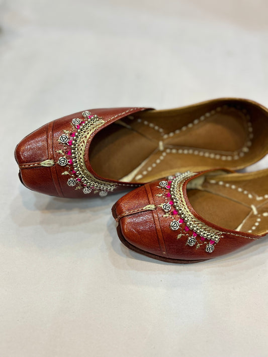 Brown Jewels Punjabi Jutti