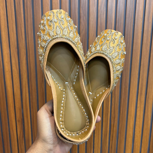 Golden Dabka Punjabi Jutti