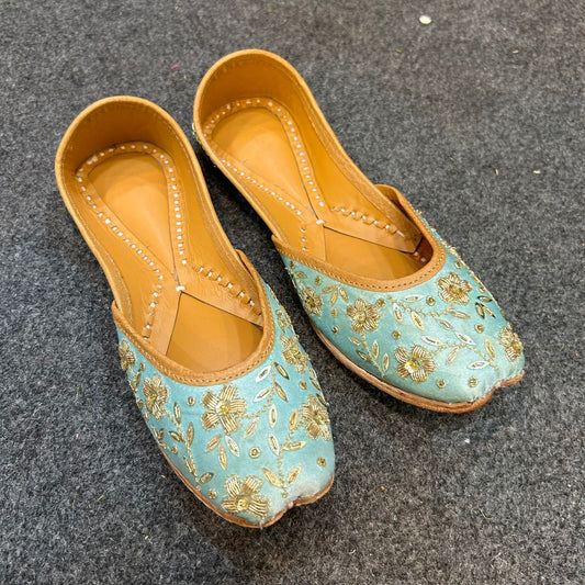 Noor-E-Aasmaan – Sky Blue Hand-Embroidered Punjabi Jutti